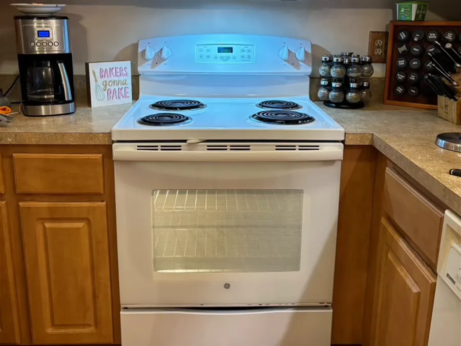 Kitchen range deep clean, after